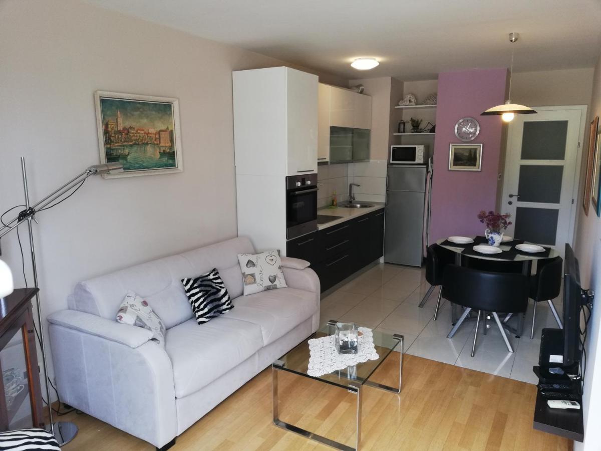 Near Beach Apartment Reno With Private Parking Split Exteriér fotografie